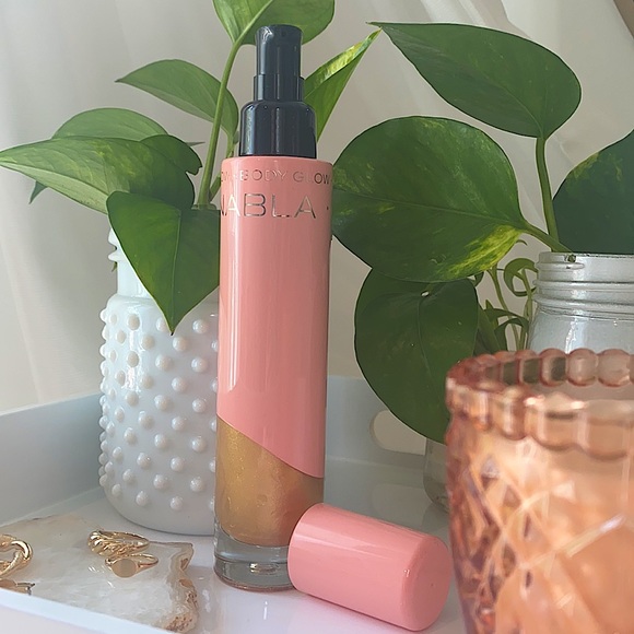 Nabla Body Glow Oil-Gel Body Highlighter - Picture 4 of 13